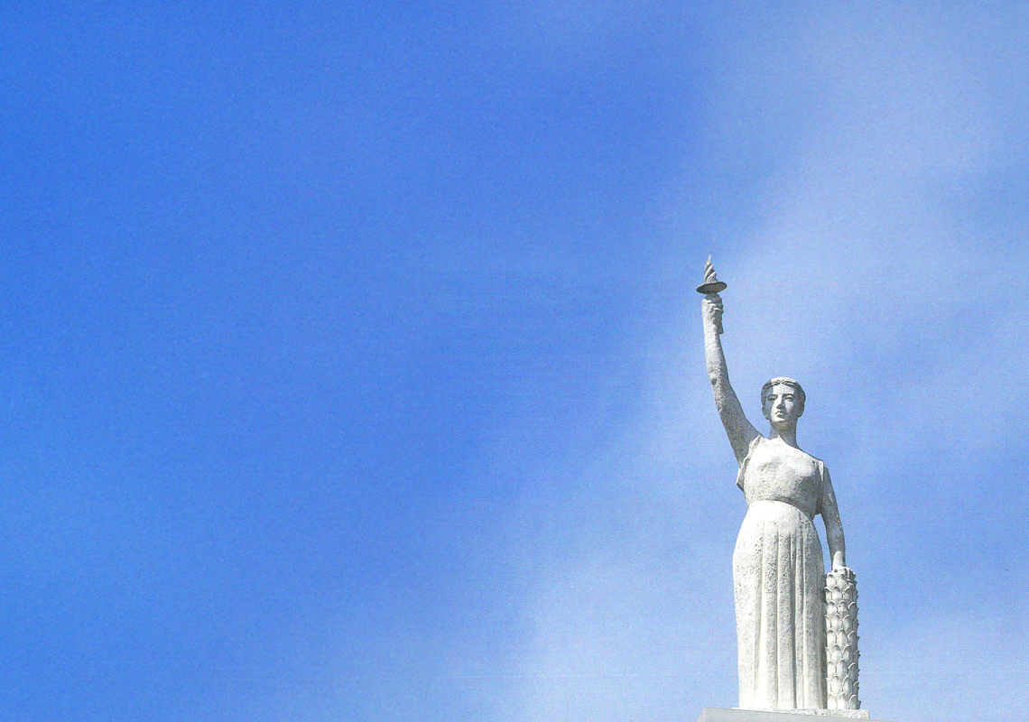 乙女の像の画像